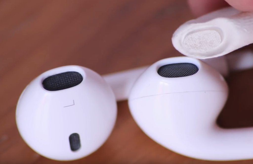 2 EASY Ways to Clean Earbuds the Right Way {+One To AVOID} Wearable